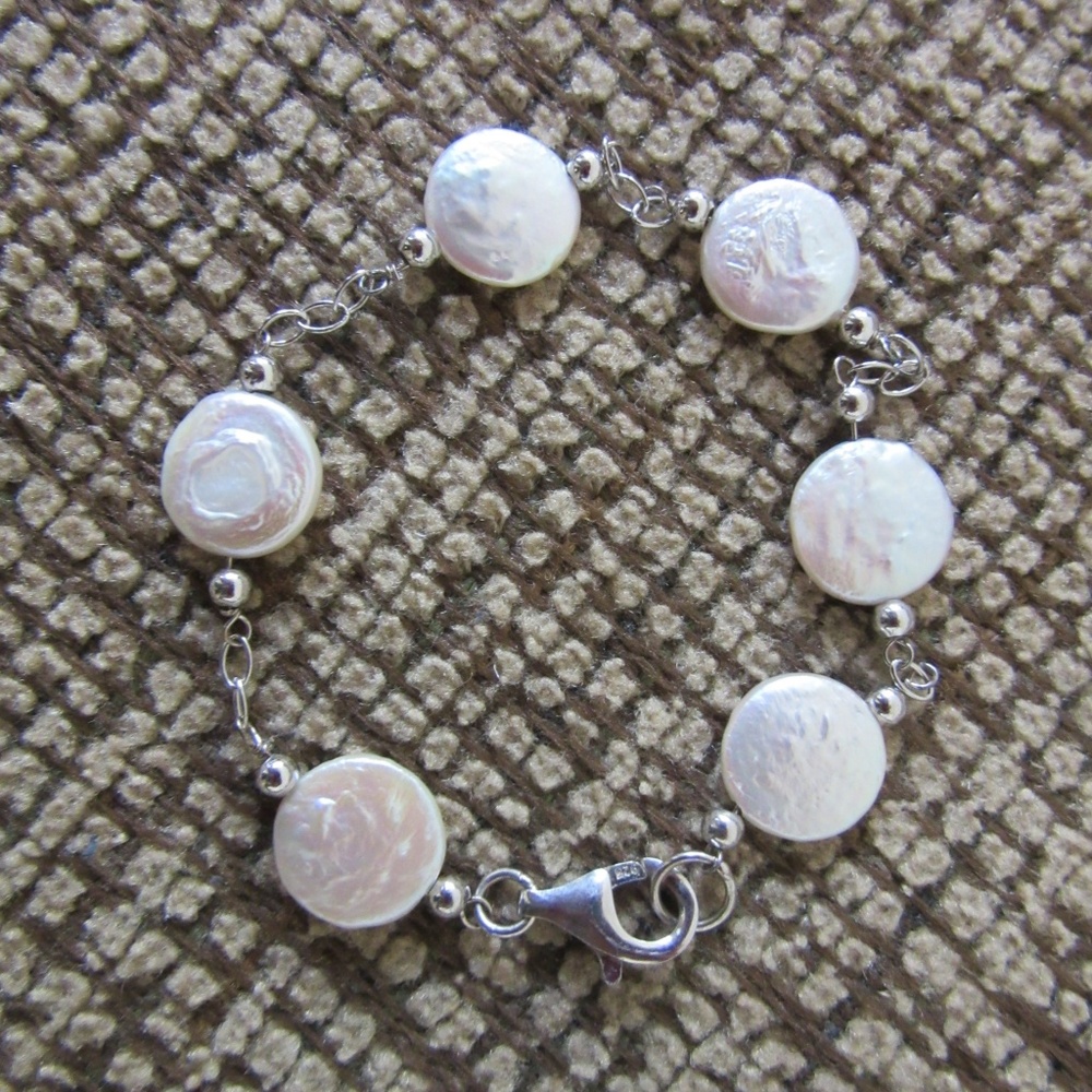Round Pearl Sterling Silver clasp bracelet 6.75 in